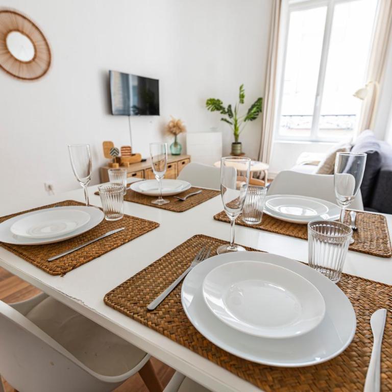Immeuble spacieux - hyper centre - 15 couchages - Maison 7 Chambres - 32