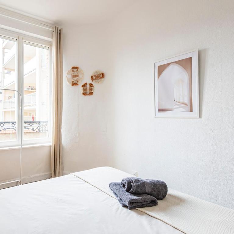 Immeuble spacieux - hyper centre - 15 couchages - Maison 7 Chambres - 27