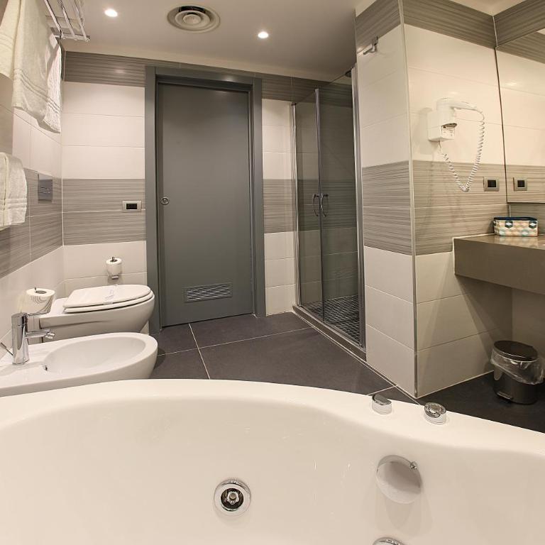 Best Western JFK Hotel - Camera King Deluxe con Divano-Letto - 5