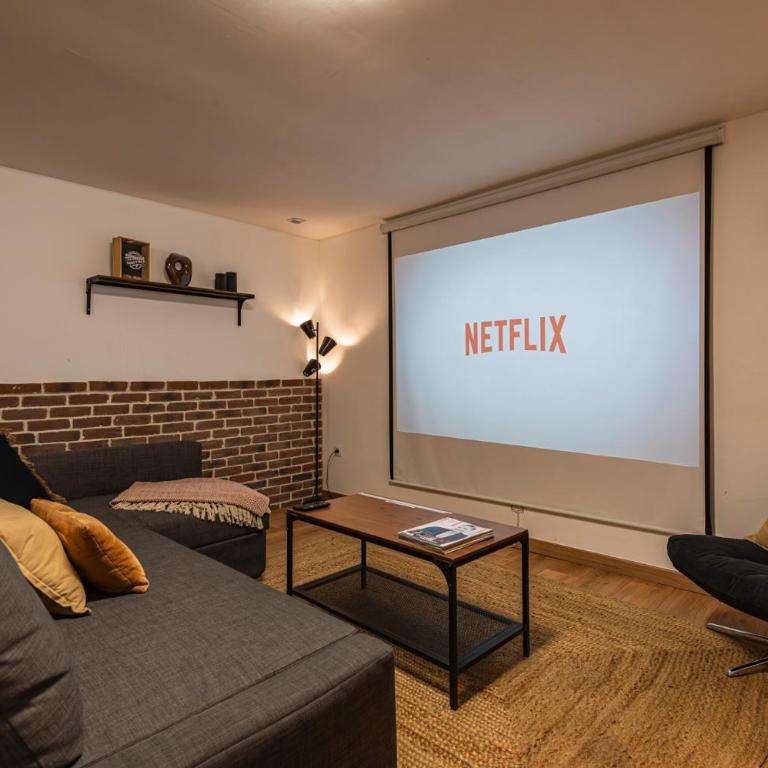 Immeuble spacieux - hyper centre - 15 couchages - Maison 7 Chambres - 2