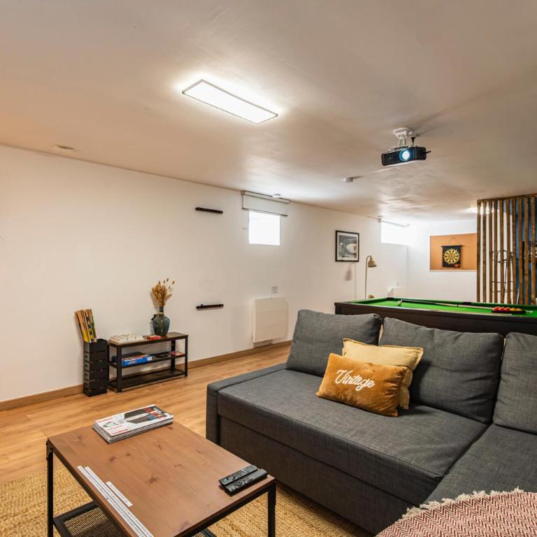 Immeuble spacieux - hyper centre - 15 couchages - Maison 7 Chambres - 36