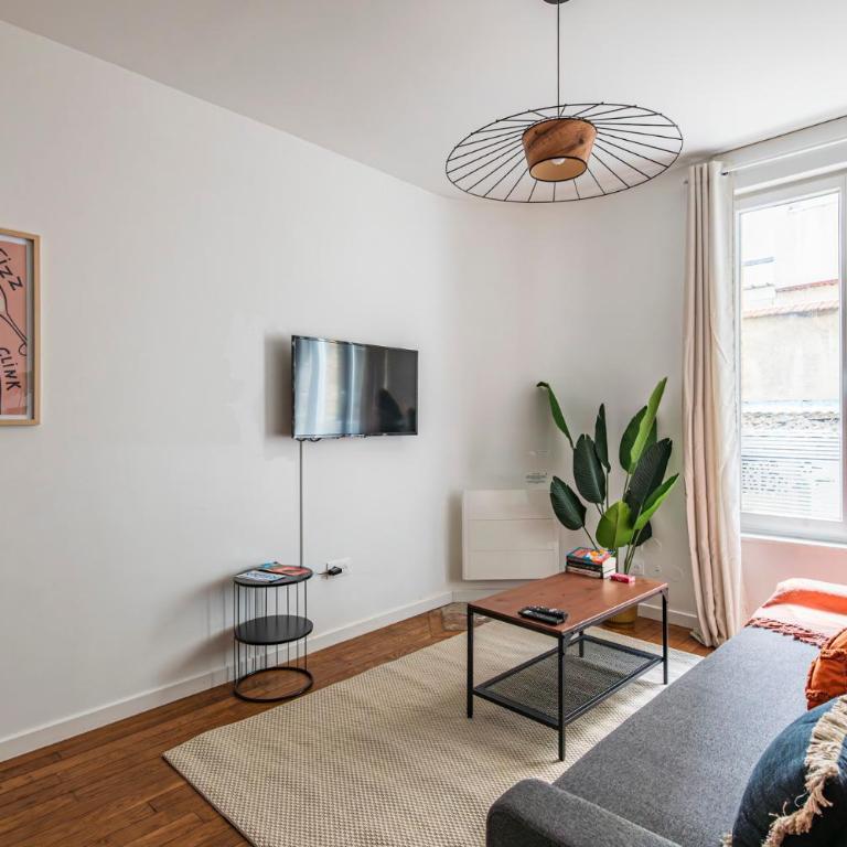Immeuble spacieux - hyper centre - 15 couchages - Maison 7 Chambres - 46