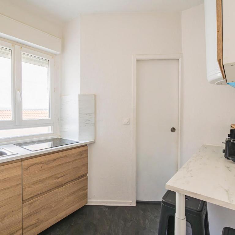 Immeuble spacieux - hyper centre - 15 couchages - Maison 7 Chambres - 13
