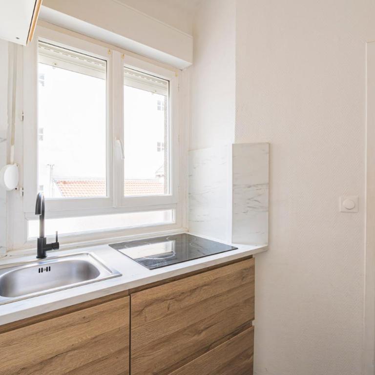 Immeuble spacieux - hyper centre - 15 couchages - Maison 7 Chambres - 53