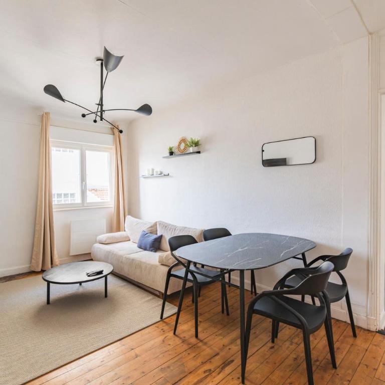 Immeuble spacieux - hyper centre - 15 couchages - Maison 7 Chambres - 11
