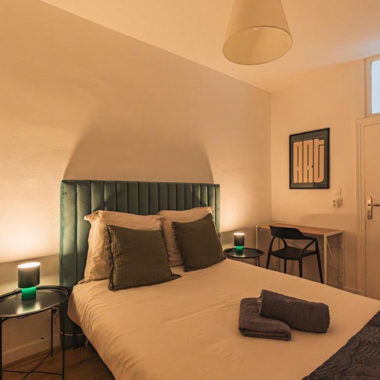 Immeuble spacieux - hyper centre - 15 couchages - Maison 7 Chambres - 56