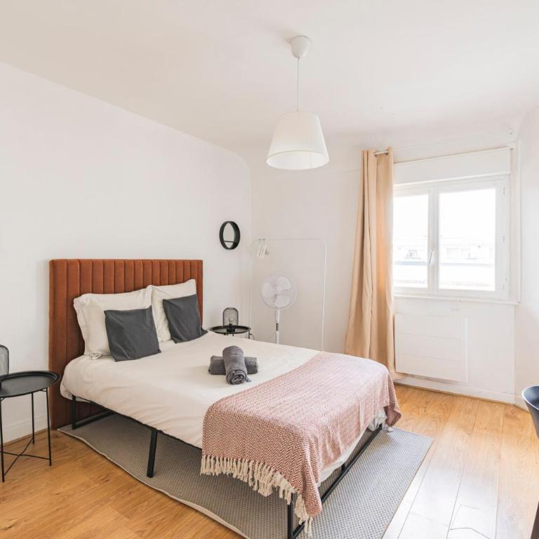 Immeuble spacieux - hyper centre - 15 couchages - Maison 7 Chambres - 8