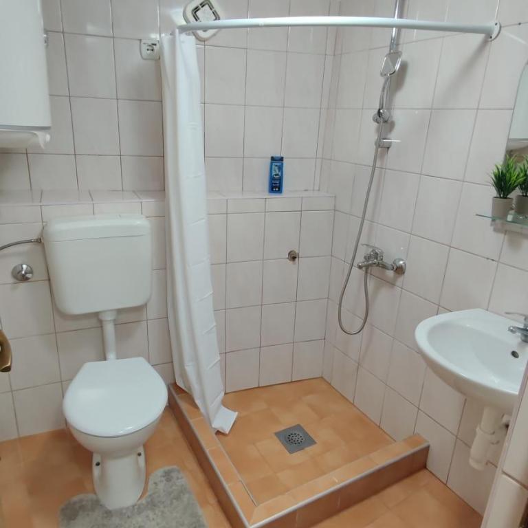 Apartmani Tarik - Standard Triple Room - 2