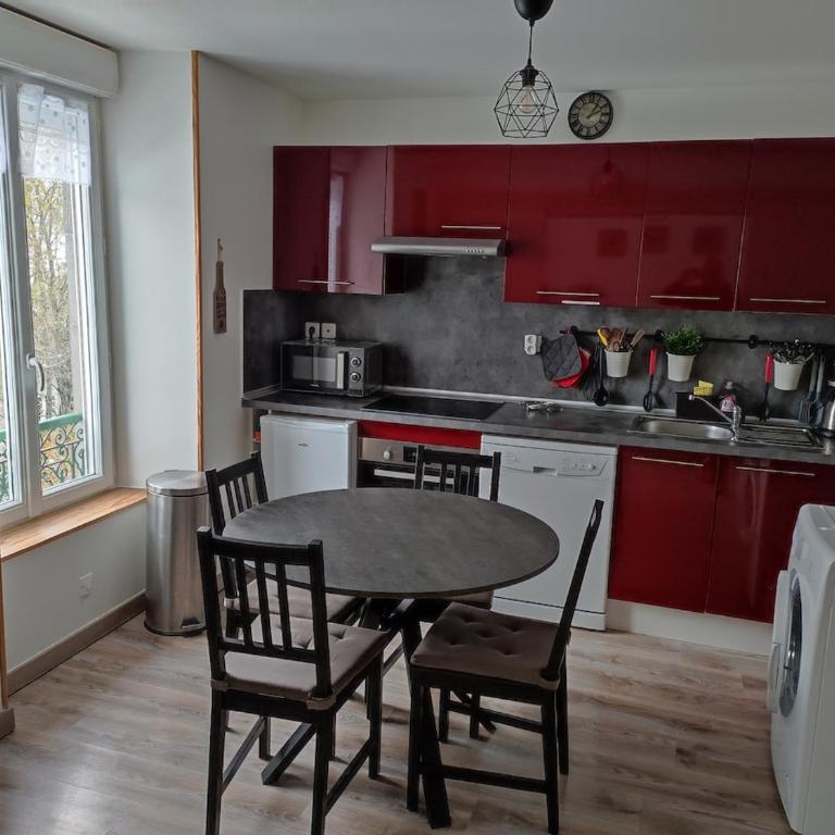 Appartement T2 Les Capucines avec balcon et wifi proche de l'hyper centre Mont Dore - Two-Bedroom Apartment - 4