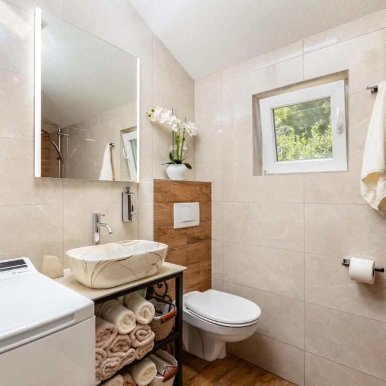 House with Pool - Ratisevina - Three-Bedroom House - 21