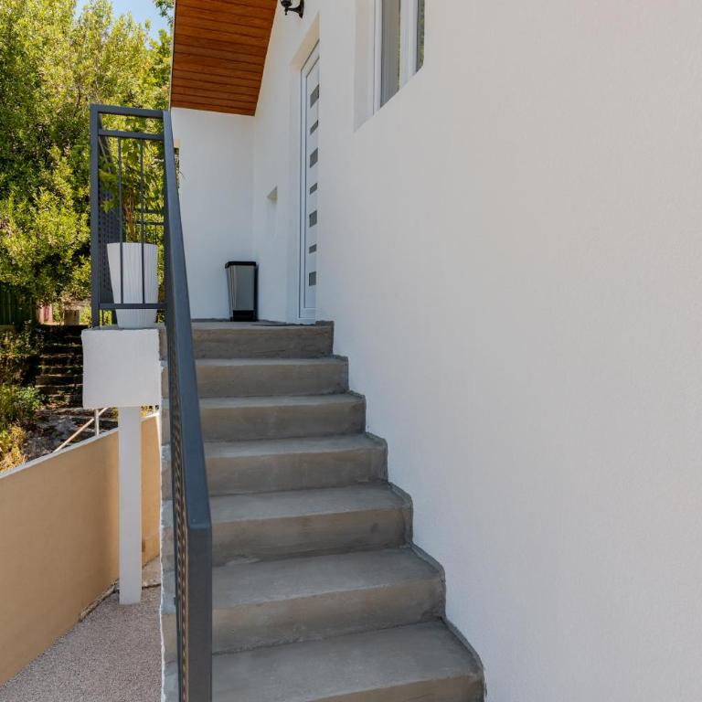 House with Pool - Ratisevina - Three-Bedroom House - 58