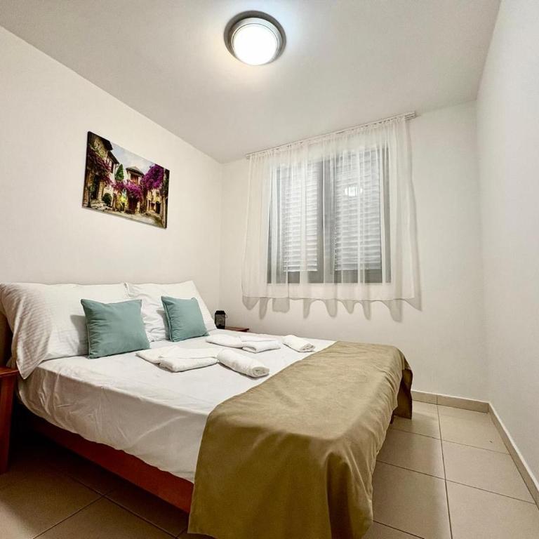 Apartment with pool - Two-Bedroom Apartment with Terrace - 6