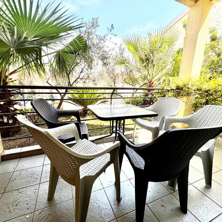 Apartment with pool - Two-Bedroom Apartment with Terrace - 21
