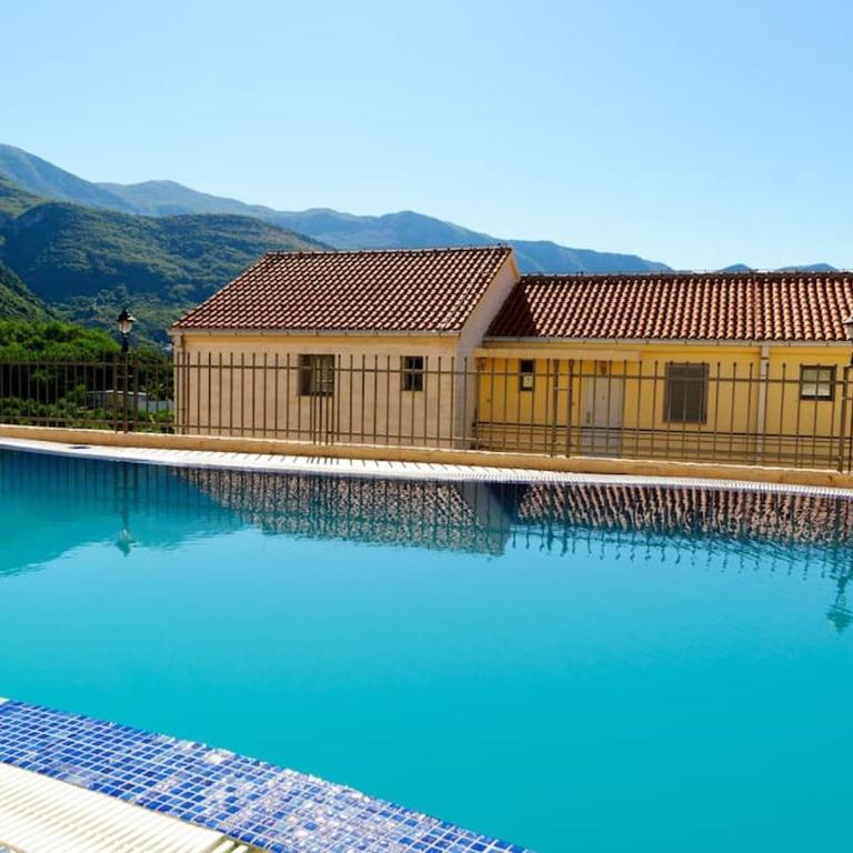 Apartment with pool - Two-Bedroom Apartment with Terrace - 2