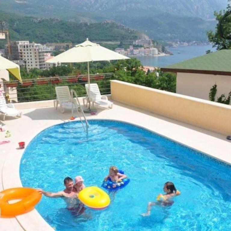 Apartment with pool - Two-Bedroom Apartment with Terrace - 17