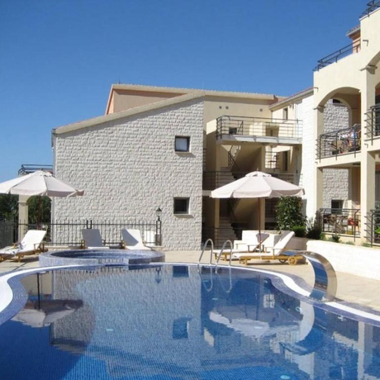 Apartment with pool - Two-Bedroom Apartment with Terrace - 9