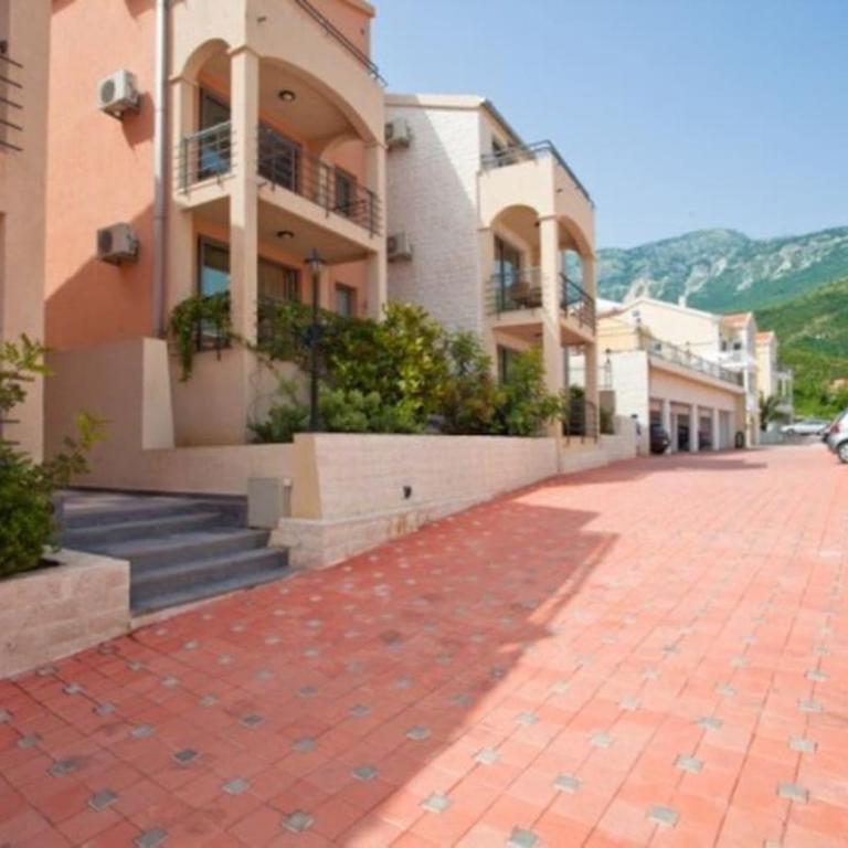 Apartment with pool - Two-Bedroom Apartment with Terrace - 5