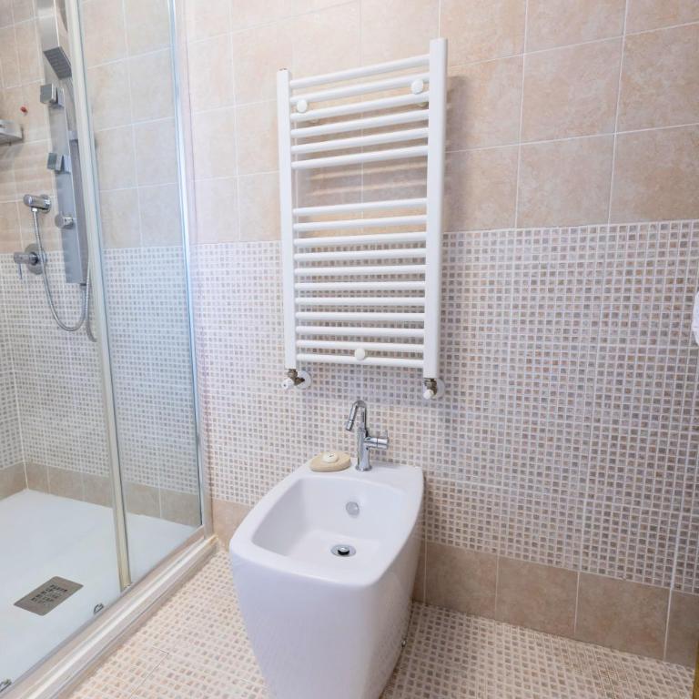 Penthouse genneruxi - Double Room with Private Bathroom - 11