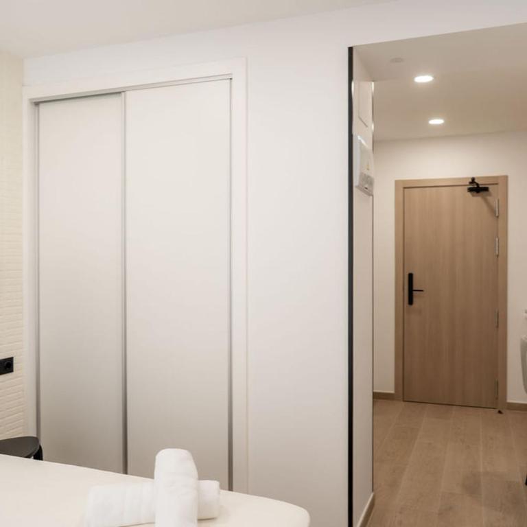 Emily Suites - Habitación Doble con balcón - 8