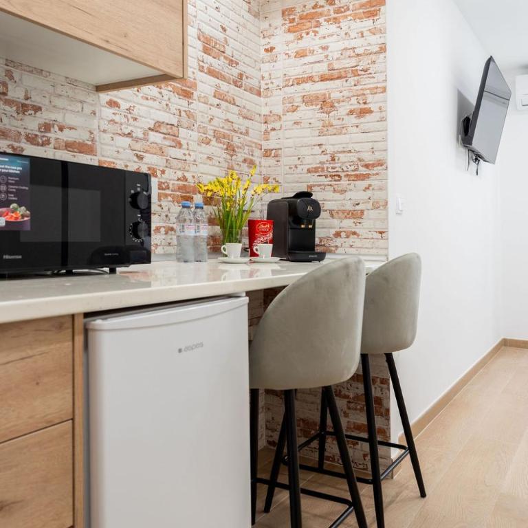 Emily Suites - Habitación Doble con balcón - 11