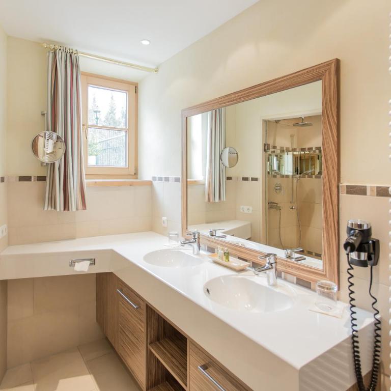 Zugspitz Resort - Standard Junior Suite mit Balkon – Nebengebäude - 3