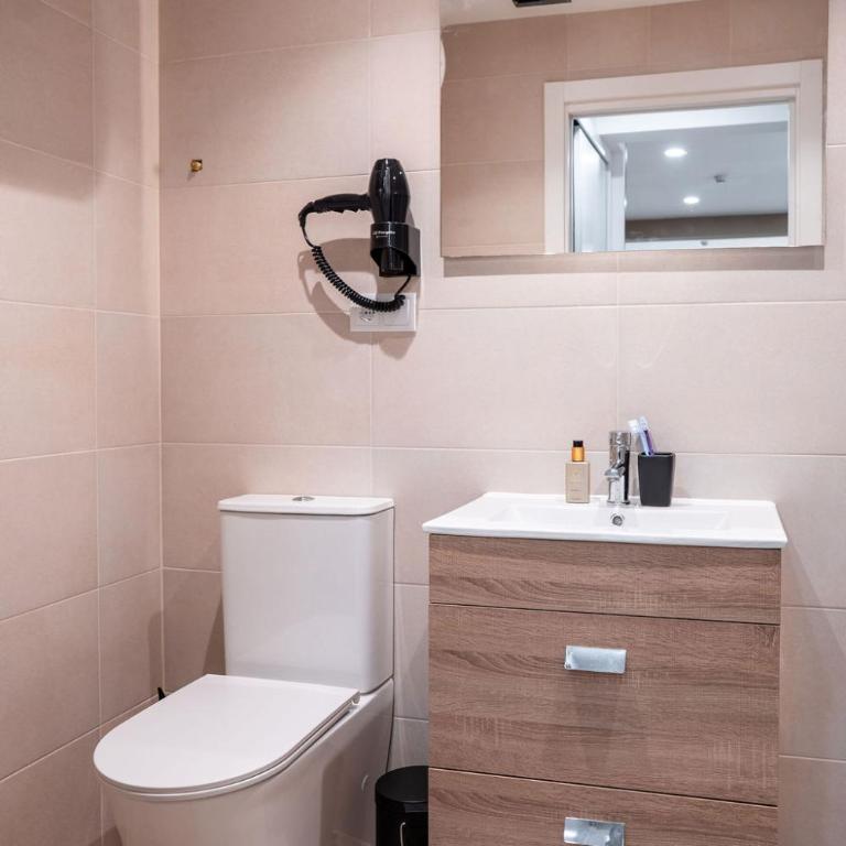 Emily Suites - Estudio con balcón - 22