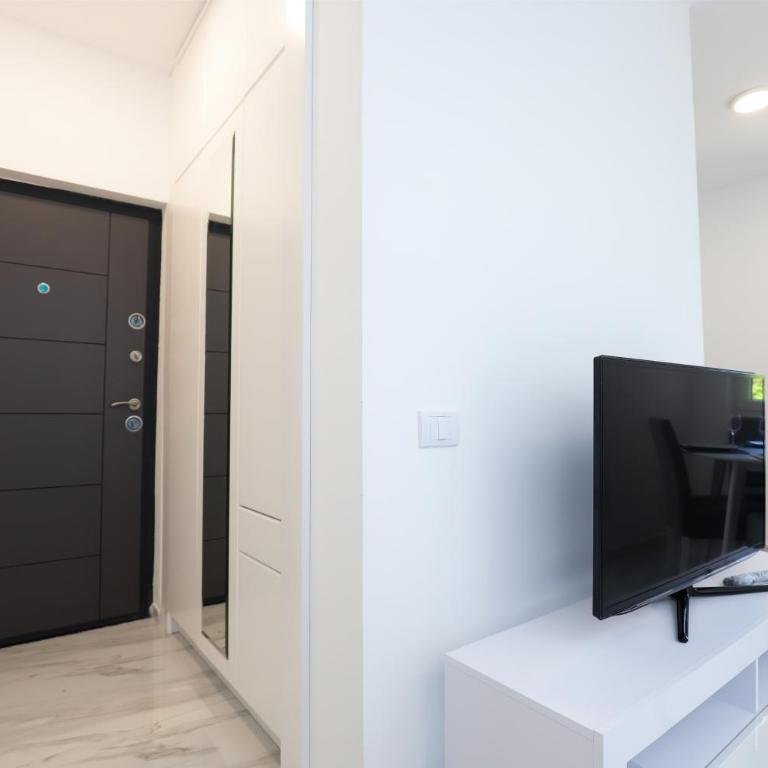 Aqua Vista Lux Raj - One-Bedroom Apartment - 5