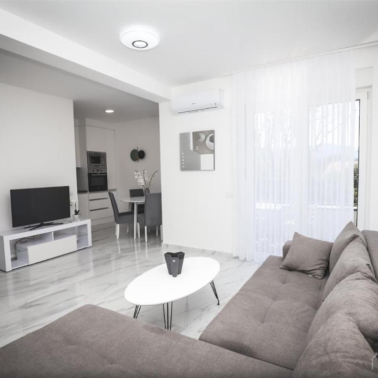Aqua Vista Lux Raj - One-Bedroom Apartment - 6