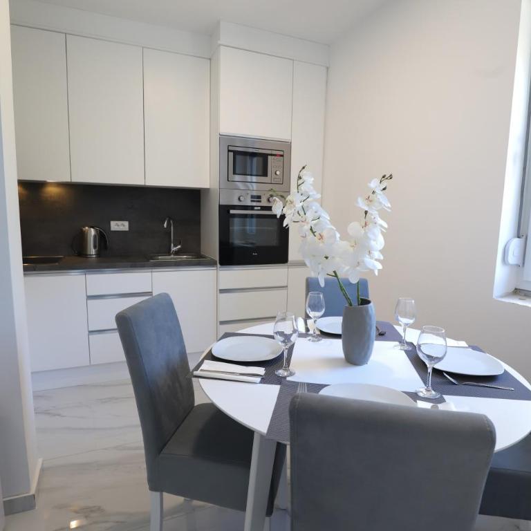 Aqua Vista Lux Raj - One-Bedroom Apartment - 7