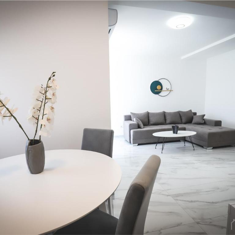 Aqua Vista Lux Raj - One-Bedroom Apartment - 18