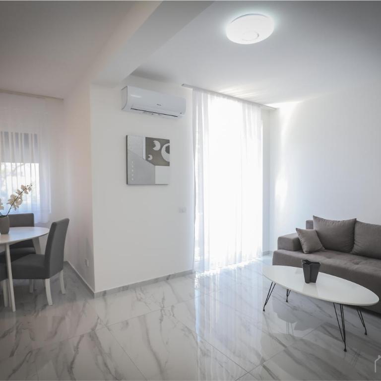 Aqua Vista Lux Raj - One-Bedroom Apartment - 22