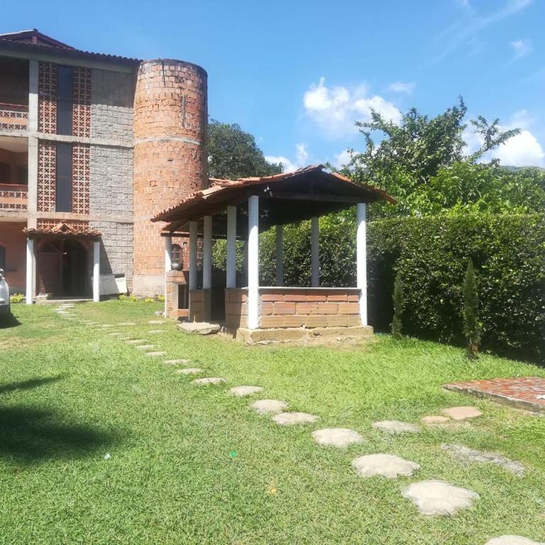 Escapada Rural, Finca Espaciosa y Relajante en el Corazón de la Naturaleza - Casa de 4 dormitorios - 2