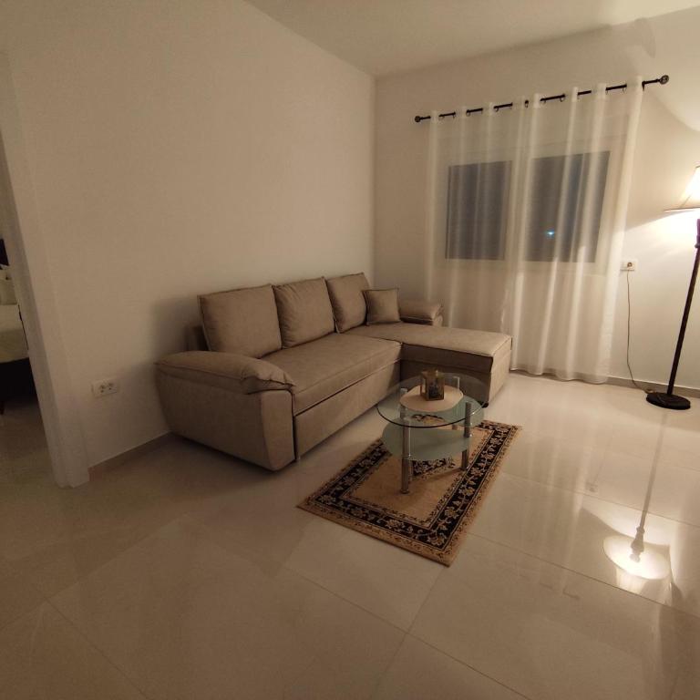 Guest House AGA - One-Bedroom Apartment with Balcony - 4