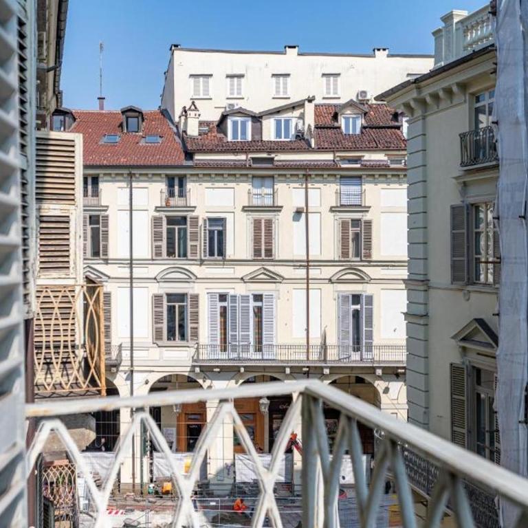 Charm in Piazza Castello - Two-Bedroom Apartment - 14