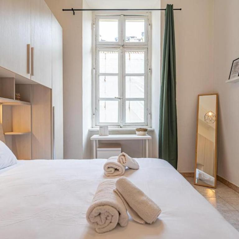 Charm in Piazza Castello - Two-Bedroom Apartment - 24