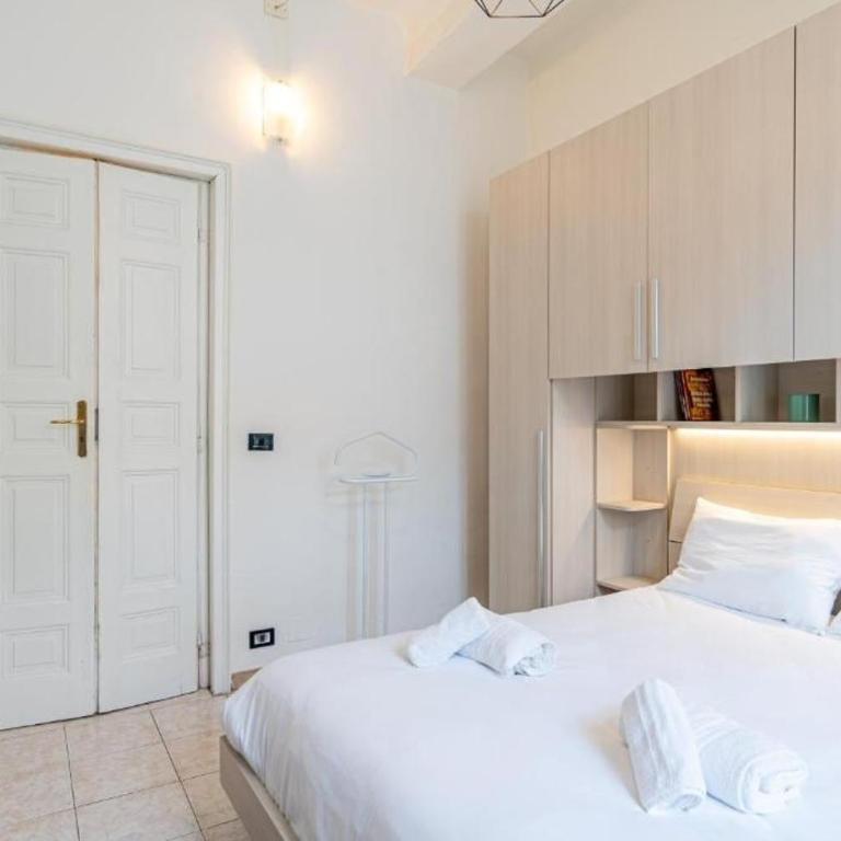 Charm in Piazza Castello - Two-Bedroom Apartment - 32