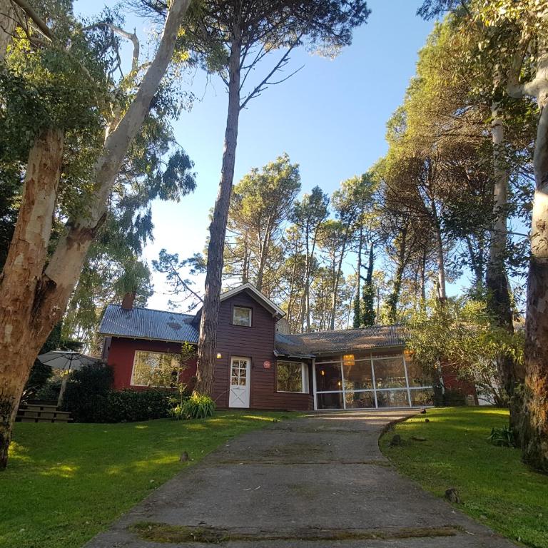 casa Cariloimagine, para 14 personas, con servicios, 3 cuadras de la playa y 3 del centro comercial - Casa - 1