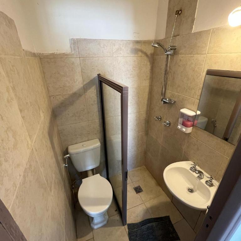 Luminoso y Cálido con Balcón a la calle - One-Bedroom Apartment - 3