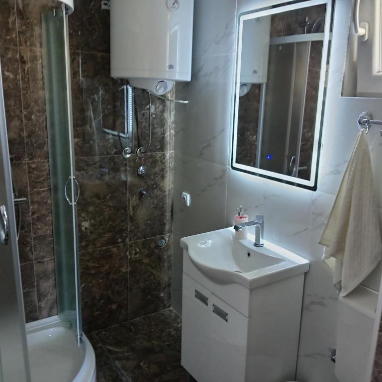 Matvik - One-Bedroom Apartment - 8