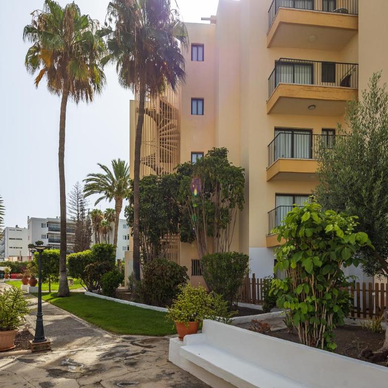Los Ficus - Two-Bedroom Apartment - 14