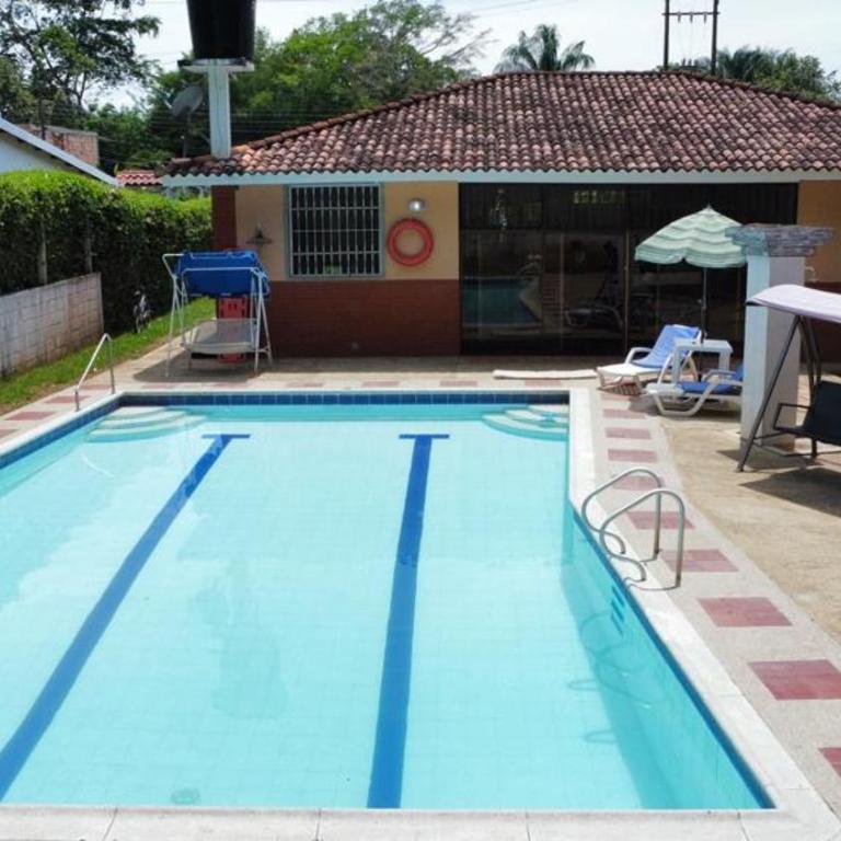Casa de descanso con piscina privada en Melgar - Casa de 4 dormitorios - 7