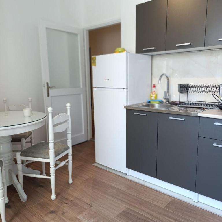 Eli's apartment - Two-Bedroom Apartment - 13
