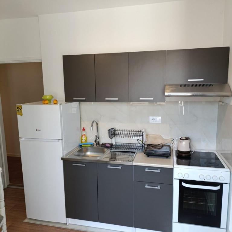 Eli's apartment - Two-Bedroom Apartment - 11