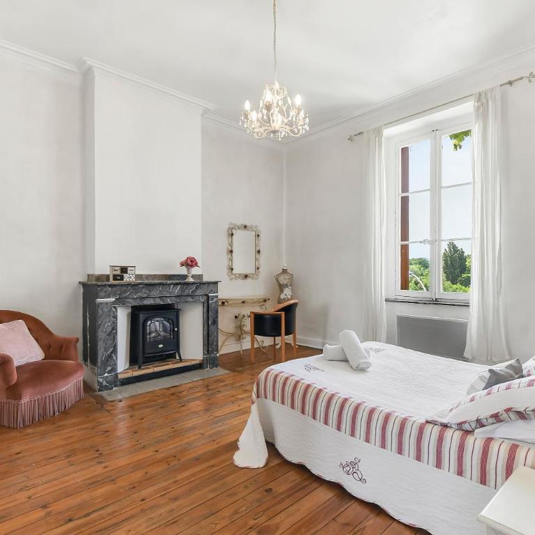 Les Bellevue Cité "3 Apartments, 1 with Garden & Private Parking, Aircon, WiFi, Free Public Car Park, 1 km from Cité" - Apartment mit 3 Schlafzimmern und Aussicht - 1