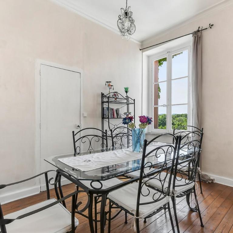 Les Bellevue Cité "3 Apartments, 1 with Garden & Private Parking, Aircon, WiFi, Free Public Car Park, 1 km from Cité" - Apartment mit 3 Schlafzimmern und Aussicht - 16