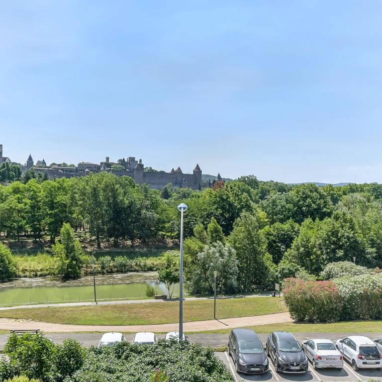 Les Bellevue Cité "3 Apartments, 1 with Garden & Private Parking, Aircon, WiFi, Free Public Car Park, 1 km from Cité" - Apartment mit 3 Schlafzimmern und Aussicht - 18