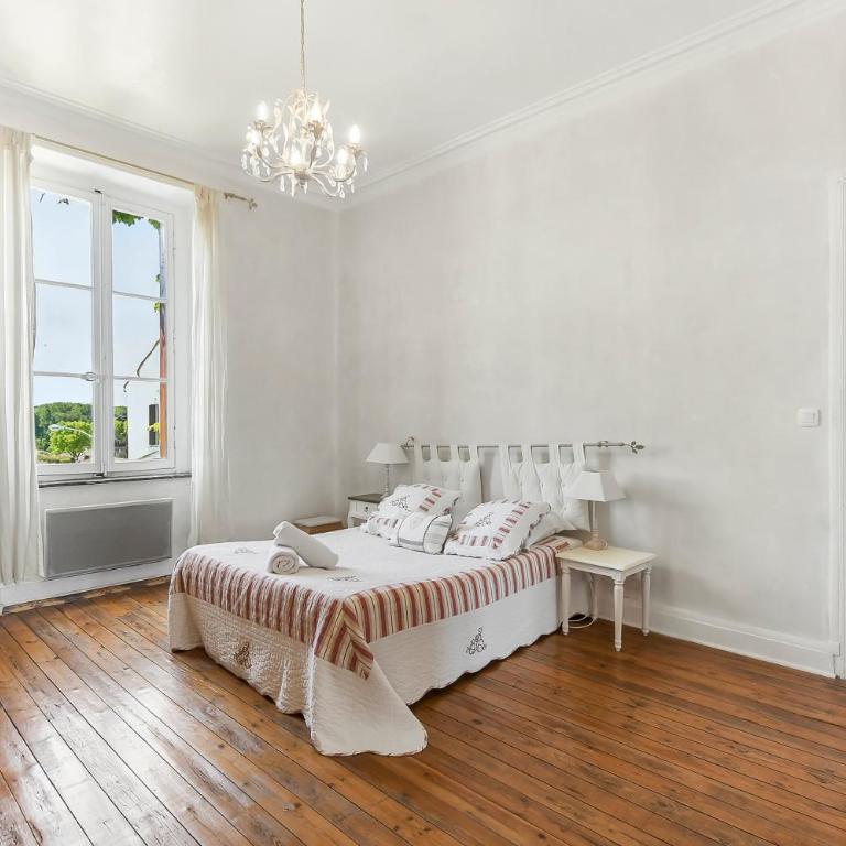 Les Bellevue Cité "3 Apartments, 1 with Garden & Private Parking, Aircon, WiFi, Free Public Car Park, 1 km from Cité" - Apartment mit 3 Schlafzimmern und Aussicht - 20