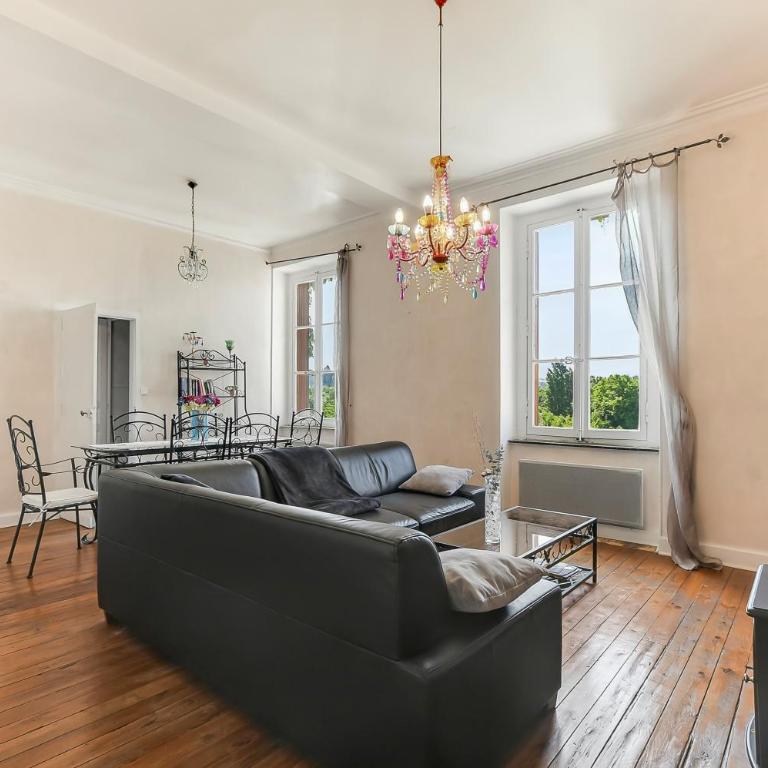 Les Bellevue Cité "3 Apartments, 1 with Garden & Private Parking, Aircon, WiFi, Free Public Car Park, 1 km from Cité" - Apartment mit 3 Schlafzimmern und Aussicht - 7