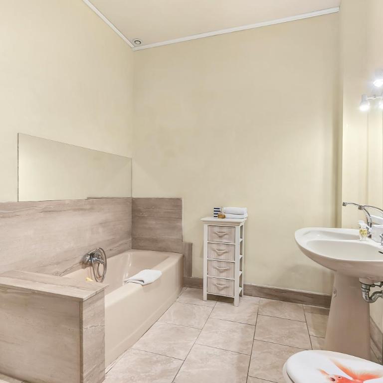 Les Bellevue Cité "3 Apartments, 1 with Garden & Private Parking, Aircon, WiFi, Free Public Car Park, 1 km from Cité" - Stadthaus mit 2 Schlafzimmern - 19