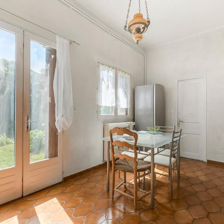 Les Bellevue Cité "3 Apartments, 1 with Garden & Private Parking, Aircon, WiFi, Free Public Car Park, 1 km from Cité" - Stadthaus mit 2 Schlafzimmern - 18
